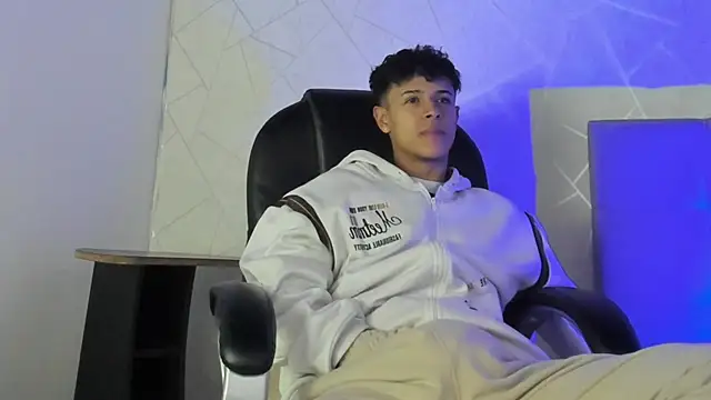 Alex Colton7 online show from December 4, 5:25 am