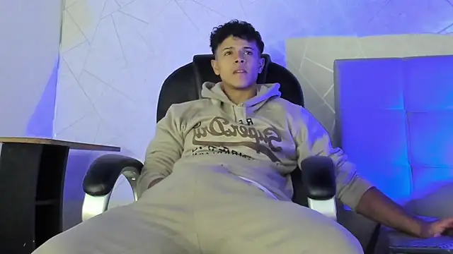 Alex Colton7 online show from December 2, 4:59 am