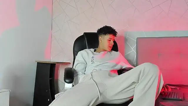 Alex Colton7 online show from November 30, 4:14 am