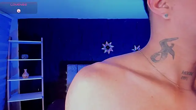 LiamDeep online show from April 16, 9:39 pm