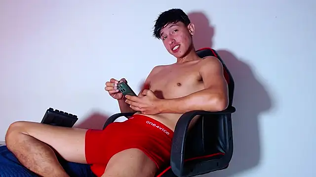 rowanbigboy23 online show from October 20, 4:33 pm