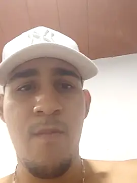 Snapshot of massimo_vidal_ chatting on October 10, 6:07 am massimo vidal  online show from October 10, 6:07 am