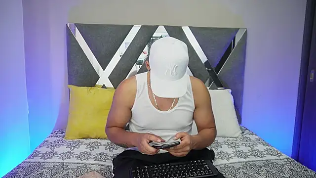 Snapshot of massimo_vidal_ chatting on October 7, 1:04 pm massimo vidal  online show from October 7, 1:04 pm