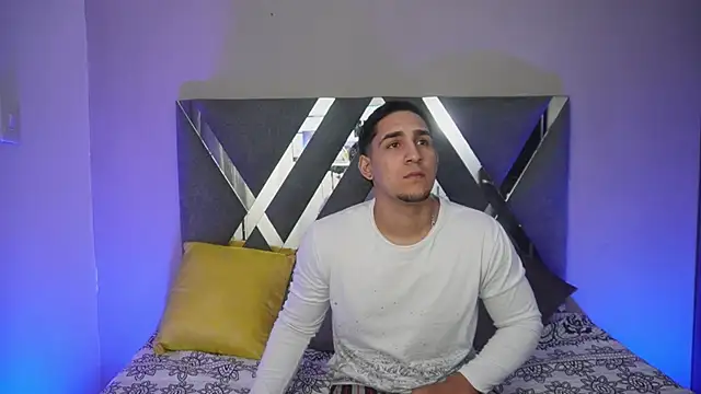 Snapshot of massimo_vidal_ chatting on October 3, 3:55 am massimo vidal  online show from October 3, 3:55 am