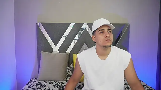 Snapshot of massimo_vidal_ chatting on October 1, 12:20 pm massimo vidal  online show from October 1, 12:20 pm