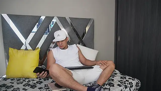 Snapshot of massimo_vidal_ chatting on September 25, 1:10 pm massimo vidal  online show from September 25, 1:10 pm