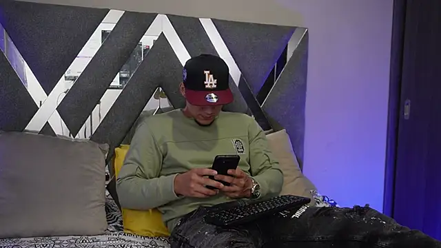 Snapshot of massimo_vidal_ chatting on October 15, 1:46 am massimo vidal  online show from October 15, 1:46 am