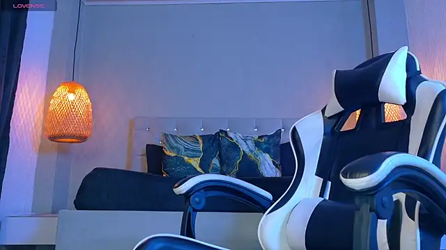 Thaiel Fosteer online show from April 20, 7:11 am