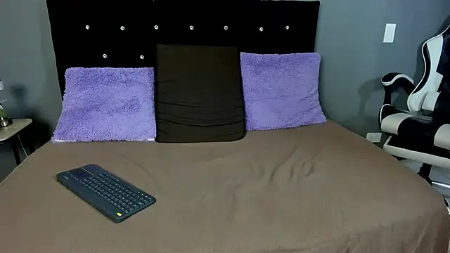  online show from March 26, 12:42 pm