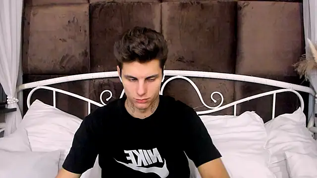 Snapshot of JackWolw chatting on October 16, 7:16 am JackWolw online show from October 16, 7:16 am