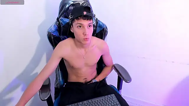 LittleDanny  online show from February 11, 8:58 pm