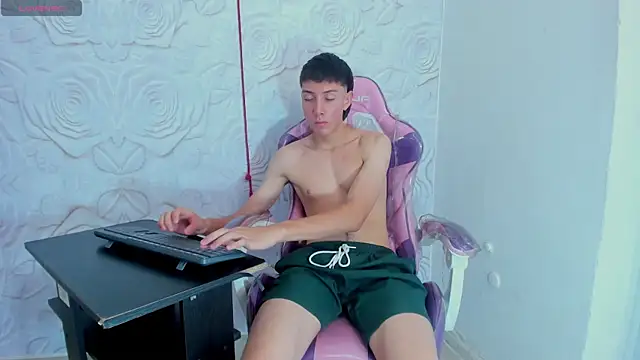 Snapshot of LittleDanny_ chatting on September 12, 2:50 pm LittleDanny online show from September 12, 2:50 pm