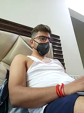 Snapshot of LoveGuruRA chatting on October 8, 5:23 am LoveGuruRA online show from October 8, 5:23 am