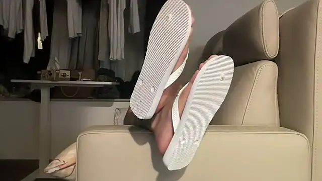 hkmalefeet online show from November 22, 9:36 pm