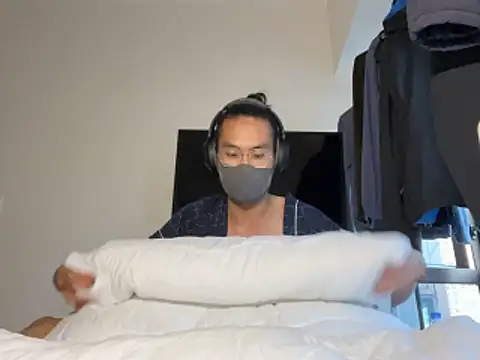 hkmalefeet online show from February 21, 9:54 am