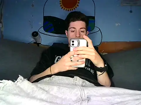 Snapshot of Newbrian20 chatting on October 18, 9:53 pm Newbrian20 online show from October 18, 9:53 pm