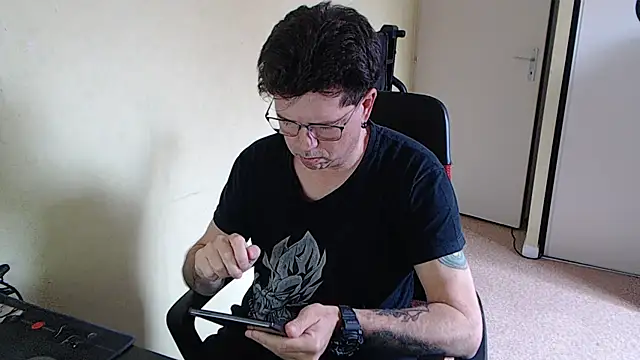 blueandwhite1 online show from March 30, 3:46 pm