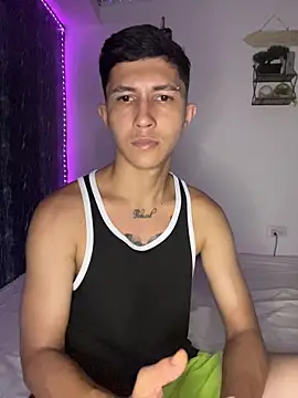 Snapshot of Alejandro_BigCock22 chatting on October 16, 4:31 am Alejandro BigCock22 online show from October 16, 4:31 am