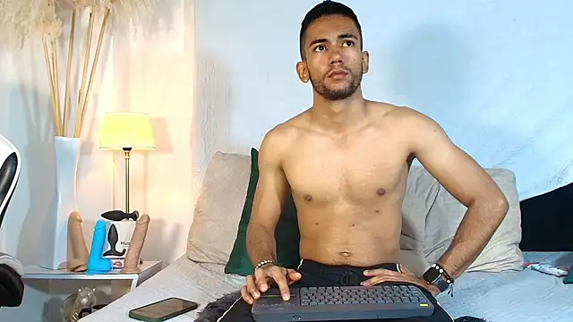 MaicolParker  online show from July 9, 1:04 pm