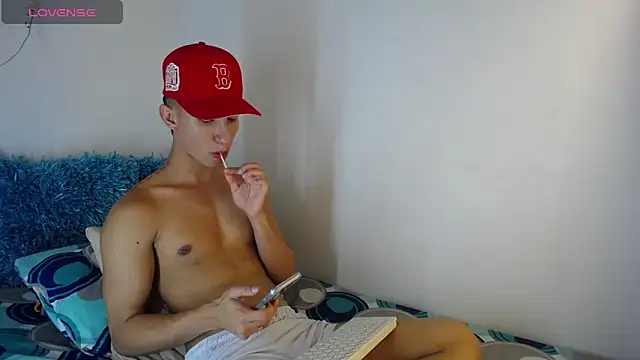 Snapshot of babyandy_x chatting on October 1, 8:35 pm babyandy x online show from October 1, 8:35 pm