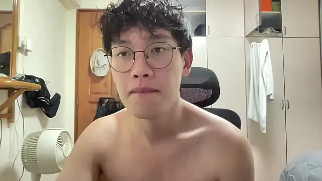 Snapshot of Passionatetwink2 chatting on October 17, 9:57 am Passionatetwink2 online show from October 17, 9:57 am