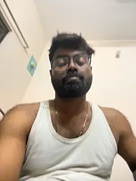 Snapshot of DJLOVE280825 chatting on October 6, 11:31 pm DJLOVE280825 online show from October 6, 11:31 pm