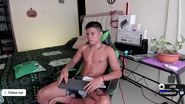 Snapshot of Jack_castell chatting on October 2, 12:42 pm Jack castell online show from October 2, 12:42 pm