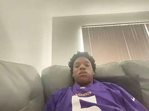 dmmeformerch online show from April 22, 5:29 pm