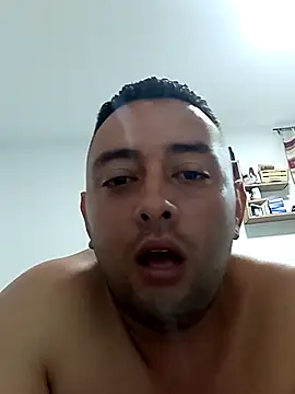 Snapshot of angelitocalientico chatting on October 3, 12:21 pm angelitocalientico online show from October 3, 12:21 pm