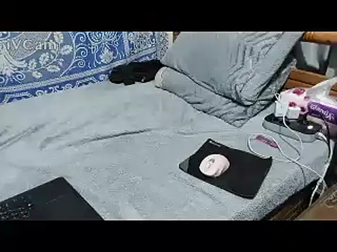 yazinyazin1 online show from March 11, 9:55 pm