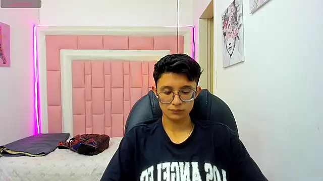 SantiagoRusso18 online show from February 26, 2:07 pm