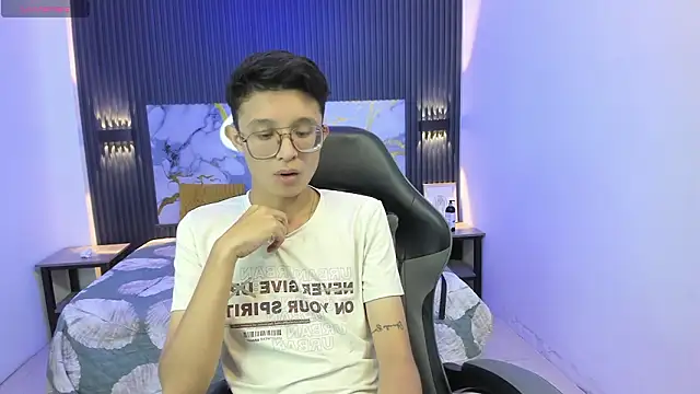 SantiagoRusso18 online show from February 22, 8:21 pm