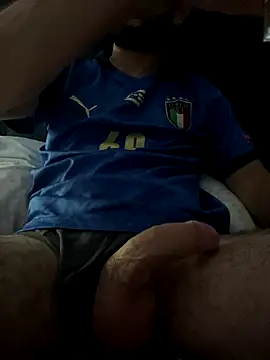 Snapshot of Ggscrotos chatting on September 25, 12:20 am Ggscrotos online show from September 25, 12:20 am