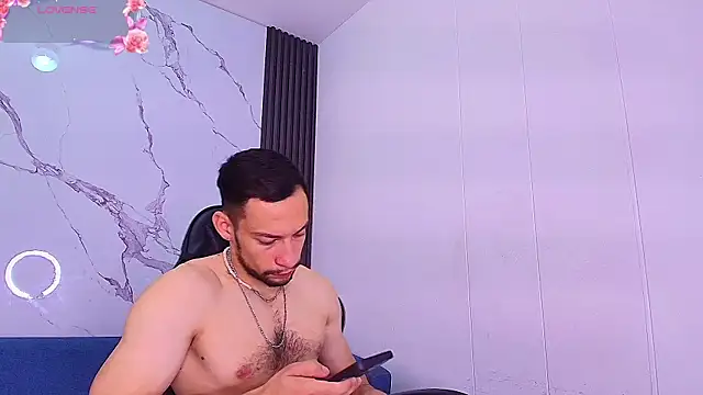 TyagoRoberts online show from November 17, 1:58 pm