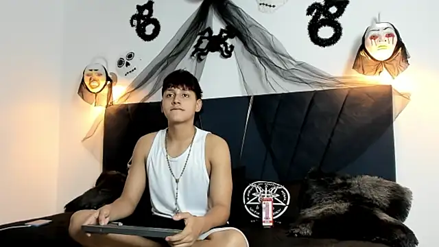 Snapshot of zeusapollofuck chatting on October 14, 11:12 pm zeusapollofuck online show from October 14, 11:12 pm