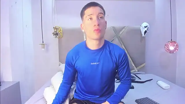 Snapshot of HunterHeat_ chatting on October 16, 12:13 pm HunterHeat online show from October 16, 12:13 pm