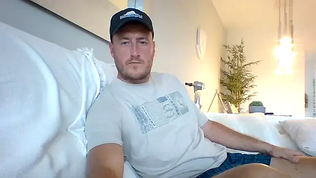 Londonlad818 online show from October 29, 4:21 pm