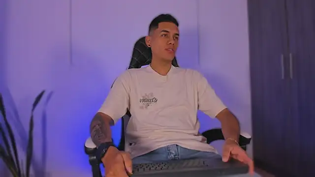 Nickyblazze  online show from November 7, 11:57 am