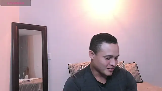 Snapshot of KingLevi01 chatting on September 19, 1:18 am KingLevi01 online show from September 19, 1:18 am