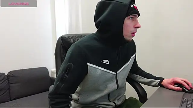 Ryan Dozer online show from April 2, 5:59 am