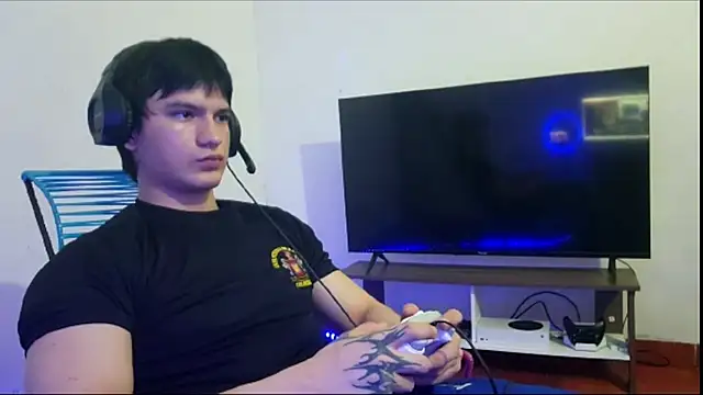 ErickWalton online show from October 28, 7:33 am