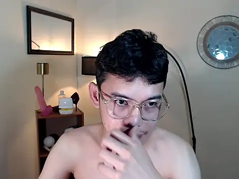 Snapshot of keirflorianxx chatting on October 16, 5:48 am keirflorianxx online show from October 16, 5:48 am