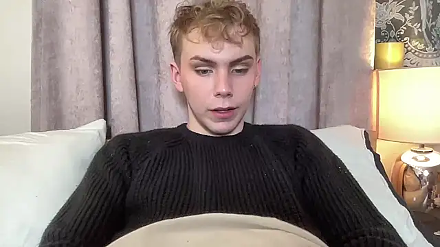Snapshot of scottishtwink01 chatting on October 19, 10:02 pm scottishtwink01 online show from October 19, 10:02 pm
