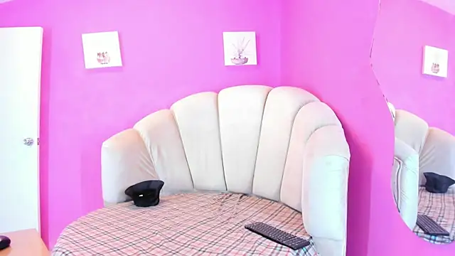 kingmaverickx online show from October 24, 1:35 pm