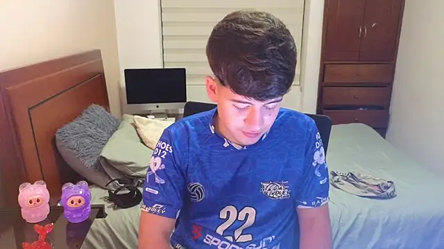 tightncuteass online show from September 29, 1:04 am