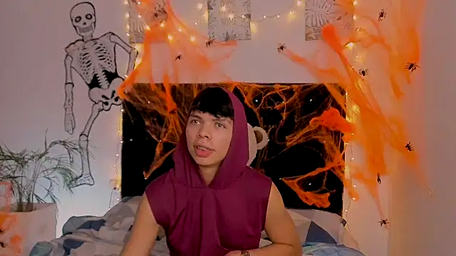 Snapshot of Zacktorres_ chatting on October 18, 12:04 am Zacktorres online show from October 18, 12:04 am