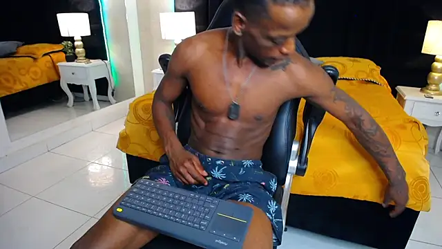 SkylerBigxxx online show from July 18, 4:30 am