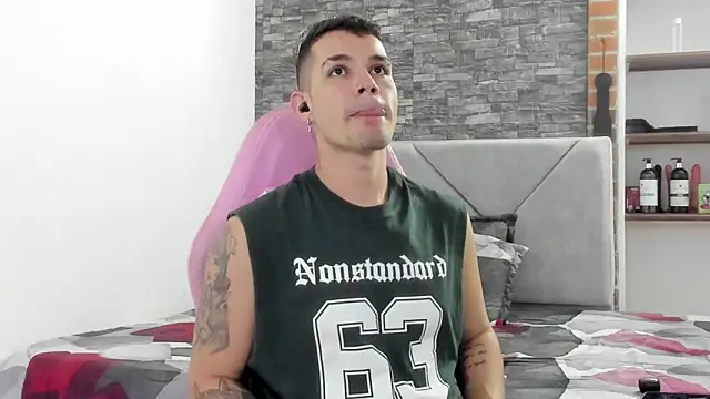 BooyHott  online show from February 6, 7:44 pm