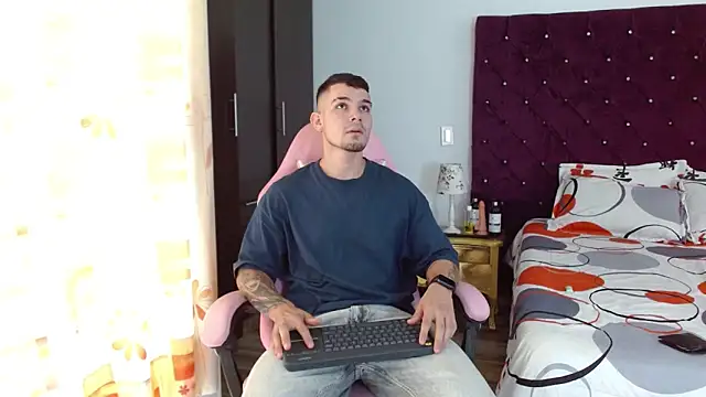 BooyHott  online show from October 29, 6:33 pm