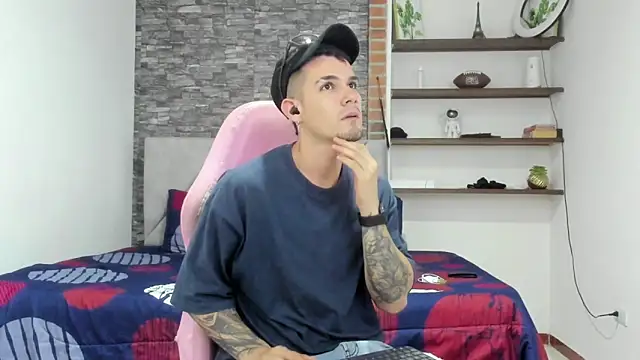 BooyHott  online show from February 19, 7:43 pm